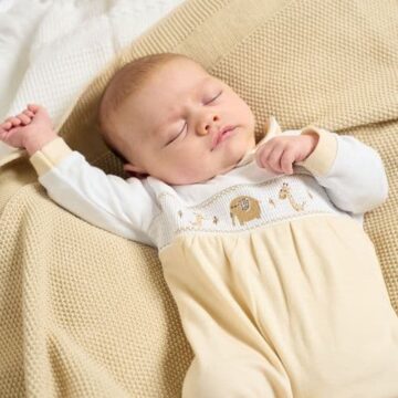 Dandelion Girls Rabbit & Flower Smocked Sleepsuit (copy)